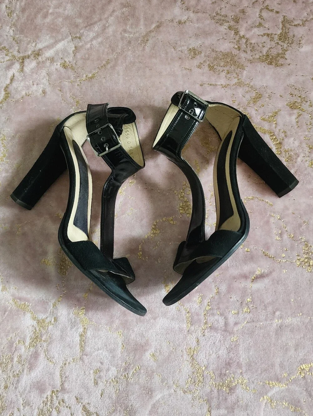 GUCCI | Classic Black T-Strap High Heel Sandals - Picture 7 of 16